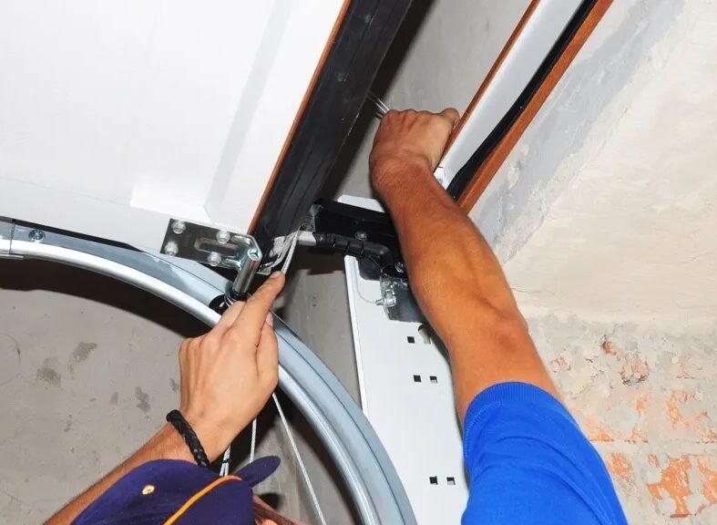 Garage Door Repair On-Site Specialist Serving Loch Lomond Hills Properties